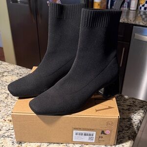 Vivaia Square-Toe Water-Repellent Block
Heeled Boots (Regina Pro)